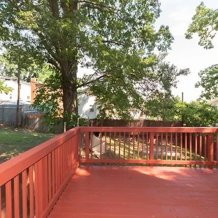 Villa Three Br 2.5 Bath W/ Parking Spot & Deck Near Metr